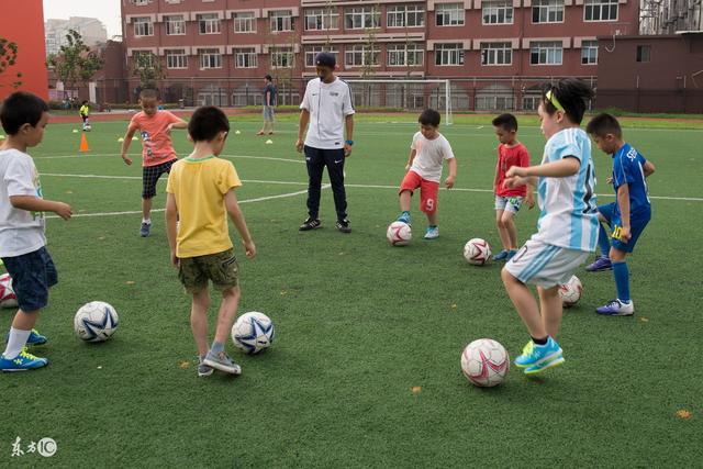 穆勒社媒晒与弟弟合影：圣诞快乐